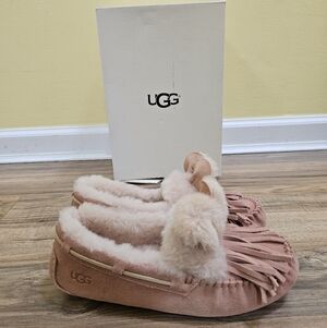 UGG The Fluff Squad Darlala Slipper
